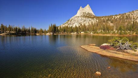 Cathedral Peak Majesty in Yosemite National Park wallpaper