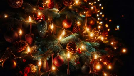 Christmas Tree Radiance in 8K Clarity wallpaper