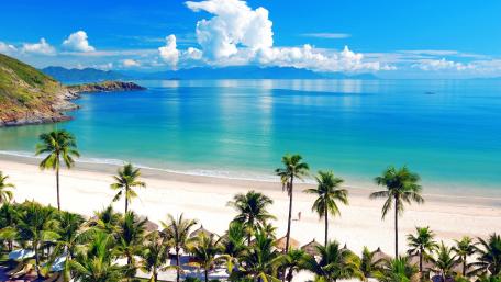 Tropical Serenity at My Khe Beach Vietnam wallpaper