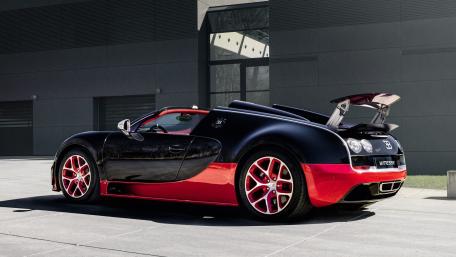 Speed and Elegance Embodied in Black and Red wallpaper