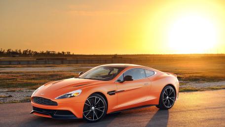 Sunset Majesty: Aston Martin Vanquish Elegance wallpaper