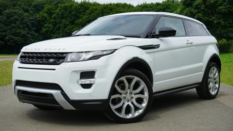 Sleek White Range Rover in Nature's Embrace wallpaper