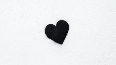 Black Heart Minimalism in Monochrome Elegance wallpaper