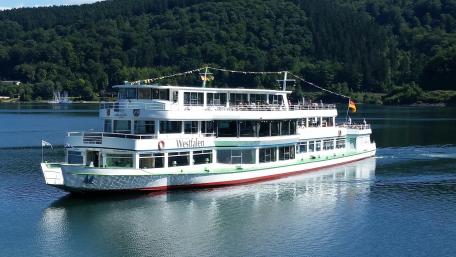 Lake Voyage Serenity wallpaper