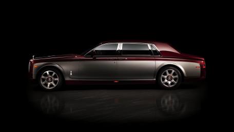 Rolls-Royce Phantom Elegance in Motion wallpaper