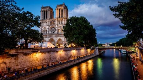 Notre Dame at Dusk: A Parisian Evening Glow wallpaper