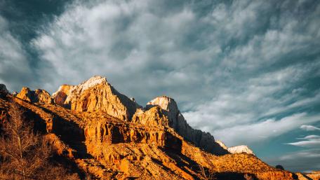 Mountain Majesty in Glorious 4K Detail wallpaper