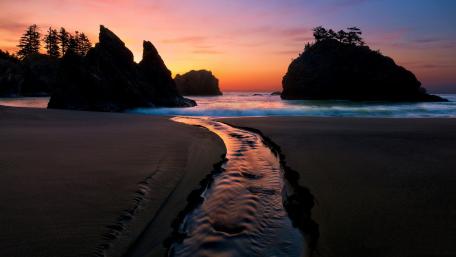 Serene Beach Sunset Scene wallpaper