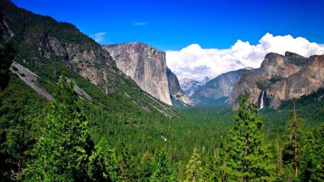 Breathtaking Yosemite Valley Landscape from Tunnel View wallpaper