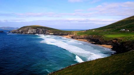 Dramatic Waves at Dunmore Head wallpaper