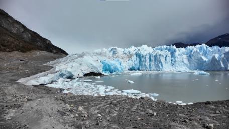 Frozen Beauty of El Calafate Glacier wallpaper