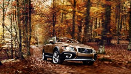 Autumn Drive with Volvo XC70 wallpaper