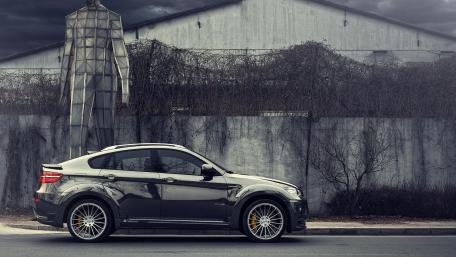 BMW X6 Urban Elegance in Motion wallpaper