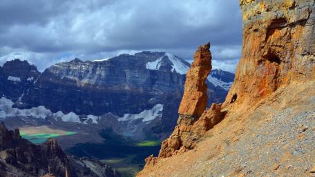 Rugged Majesty of Mountain Cliffs and Ridges wallpaper