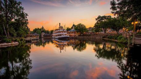 Tranquil Evening by the Channel wallpaper