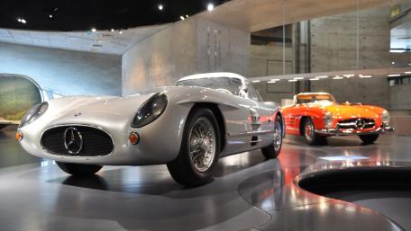 Timeless Elegance Vintage Mercedes-Benz Showcase wallpaper