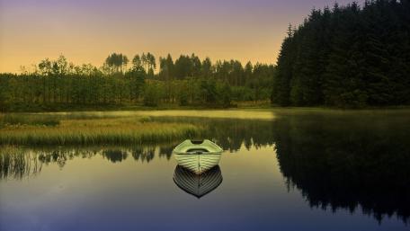 Serene White Boat on a Tranquil Lake wallpaper