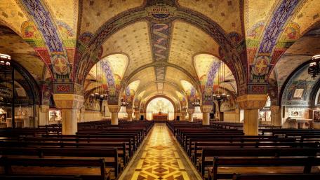 Sacred Splendor Captured in Basilica Architecture wallpaper