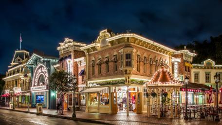 Crystal Arcade Nightscape: Chic and Vibrant Downtown Brightness wallpaper