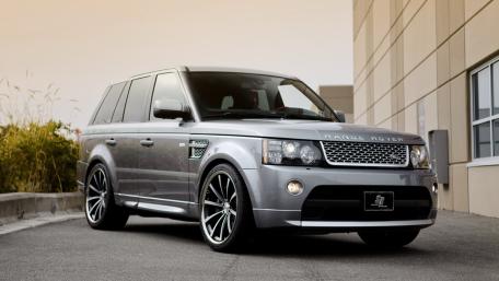 Sleek Silver Range Rover in Urban Setting wallpaper