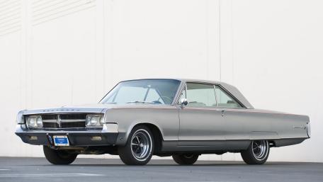 Classic Chrysler 300L Vintage Beauty on Display wallpaper