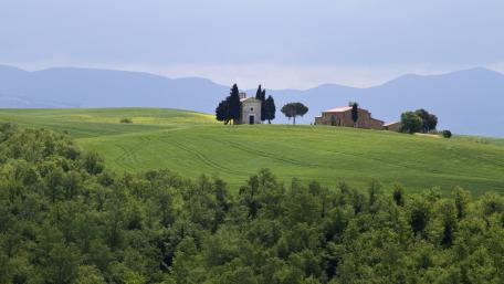 Serenity of Chapel Vitaleta Amidst Green Tuscan Hills wallpaper
