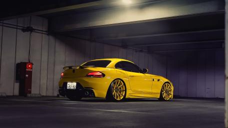 Vibrant BMW Z4 in Stunning Yellow Shine wallpaper