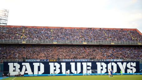 Stadium Roar Enthralls Soccer Fans Worldwide wallpaper