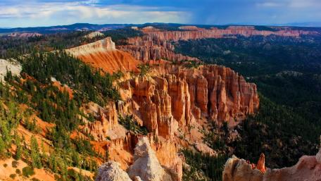 Bryce Canyon's Majestic Sunrise Viewpoint wallpaper