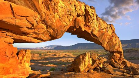 Rocky Arch at Sunset in Grand Staircase-Escalante wallpaper