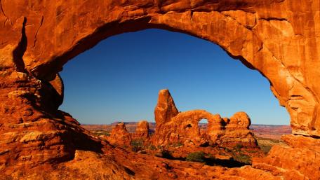 Turret Arch at Sunrise in Arches National Park wallpaper