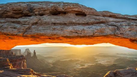 Mesa Arch Sunrise Splendor in Canyonlands National Park wallpaper