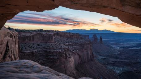 Mesa Arch Sunrise Splendor in Canyonlands National Park wallpaper