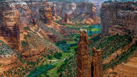 Canyon de Chelly's Majestic Rock Formations wallpaper