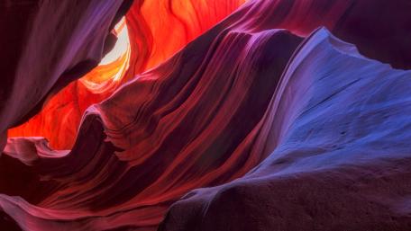 Vibrant Hues of Antelope Canyon's Stunning Formations wallpaper