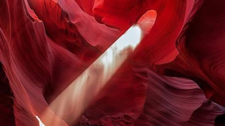 Majestic Sunbeam in Antelope Canyon Arizona wallpaper