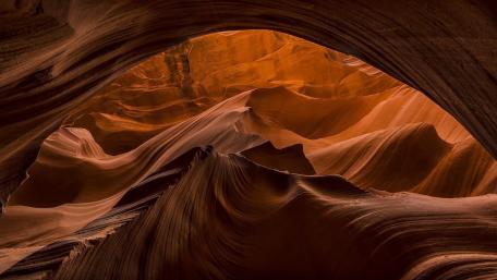 Antelope Canyon's Mesmerizing Sandstone Waves wallpaper