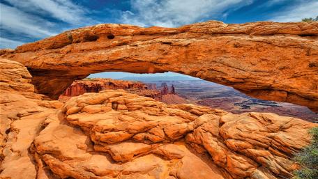 Mesa Arch: Gateway to Canyonlands' Majesty wallpaper