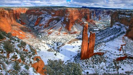 Canyon Elegance Under Winter's Embrace wallpaper