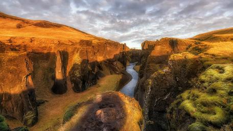 Fjaðrárgljúfur Canyon Splendor in Iceland wallpaper