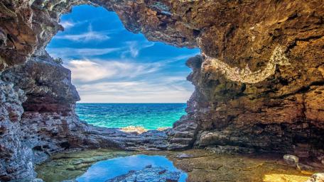 Scenic Beauty of The Grotto in Bruce Peninsula National Park wallpaper
