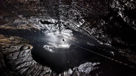 Stunning Cave Exploration in 4K Resolution wallpaper