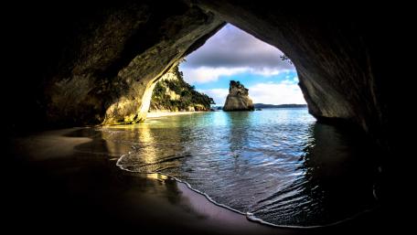 Stunning View from Cathedral Cove in New Zealand wallpaper