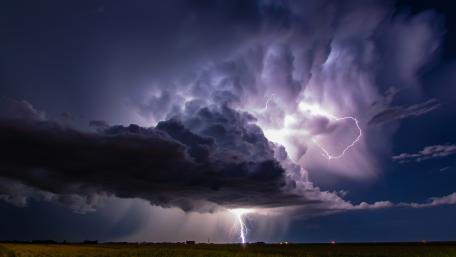Brilliant Lightning Captures Nature’s Raw Energy wallpaper