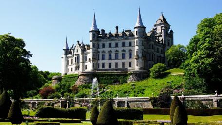 Dunrobin Castle's Majestic Grandeur in Summer wallpaper