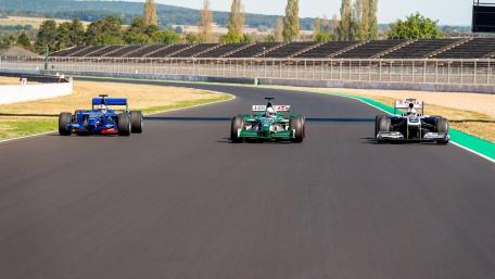 Racing Thrills Circuit Action wallpaper
