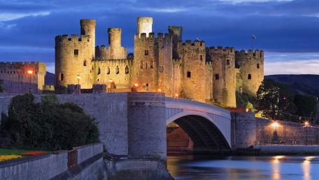 Majestic Twilight at Conwy Castle wallpaper