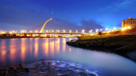 Vibrant Night View of Dazhi Bridge in Taipei wallpaper