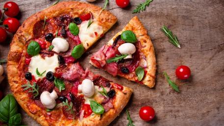 Savoring Sicilian Pizza Delight wallpaper