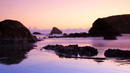 Dramatic Coastal Horizon at Dusk wallpaper